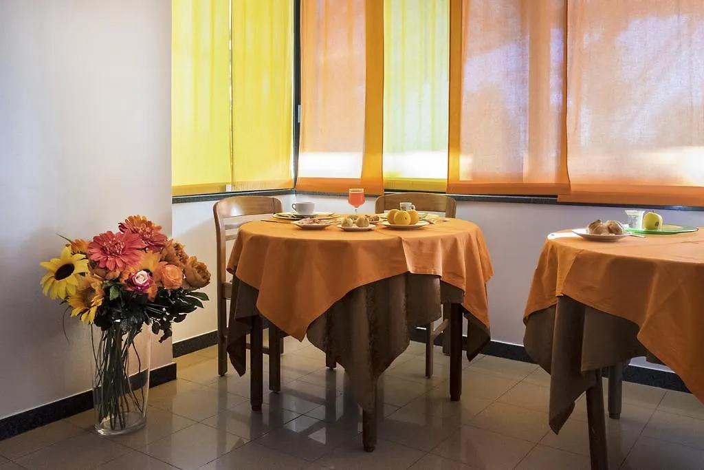Hotel Mignon Riccione Fronte Mare 3*,